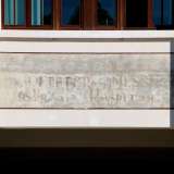 Gli spazi del Policlinico non ancora completato saranno utilizzati dagli Alleati per ospitare reparti utili a curare i migliaia di soldati colpiti dall'iprite. Tra questi: il 98th British General Hospital, ancora oggi ricordato da un�insegna posta all�entrata del nosocomio